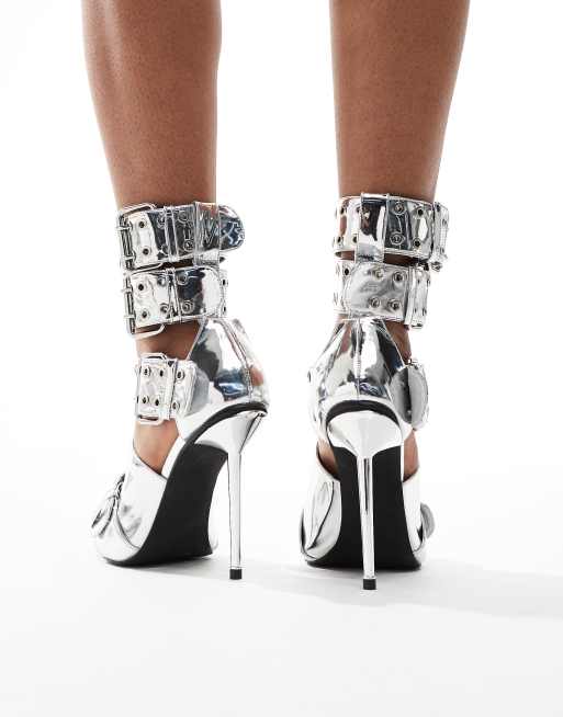 Azalea Wang – Cyclone City – Absatzschuhe in Metallic-Silber mit Schnallendetail, 3 von 4