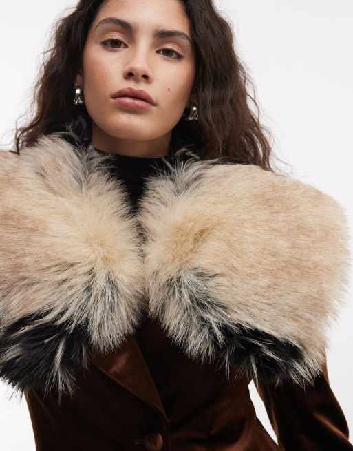 Azalea Wang Elaris velvet jacket with fur collar in chocolate, 3 of 4