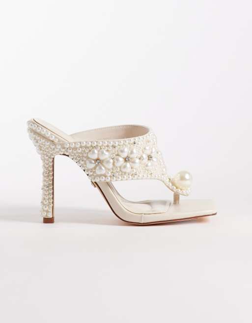 Azalea Wang - Ellaruth - Sandali infradito color avorio con tacco e perle