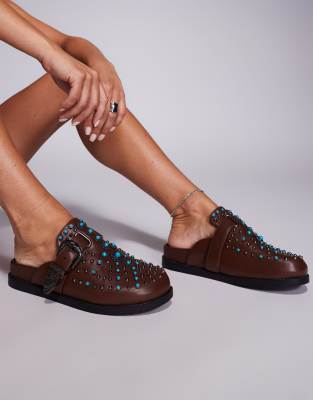 AZALEA WANG Azalea Wang Flair studded clogs with buckle detail in brown