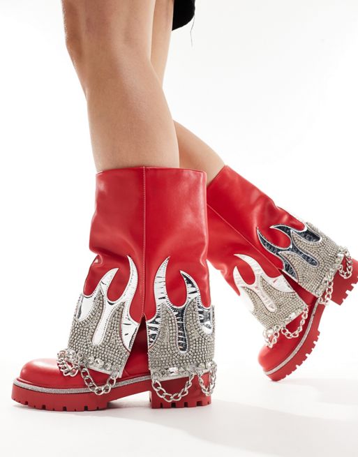 Azalea Wang – Florentine – Röda, grova, nedvikta boots Khaki med silverfärgade eldsflammor med strass