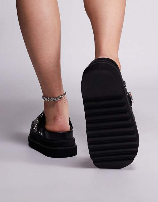 Azalea Wang Gabir studded clogs in black faux leather