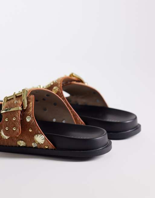 Azalea Wang – Gerbald – Ljusbruna, platta sandaler med nitar, 4 av 4