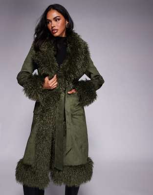 Azalea Wang - Gilda - Mantel aus Wildleder in Olivgrün mit Kunstpelzbesatz