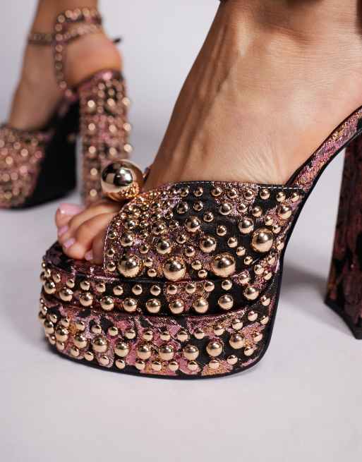 Azalea Wang – Hananiah – Schuhe in Schwarz mit Nieten, dicker Plateausohle und Blumenmuster, 2 von 4