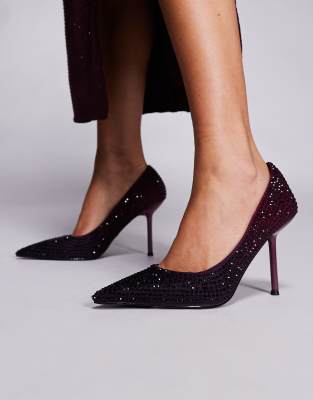 Azalea Wang - Kaisseye - Mit Nieten besetzte Pumps in Burgunderrot