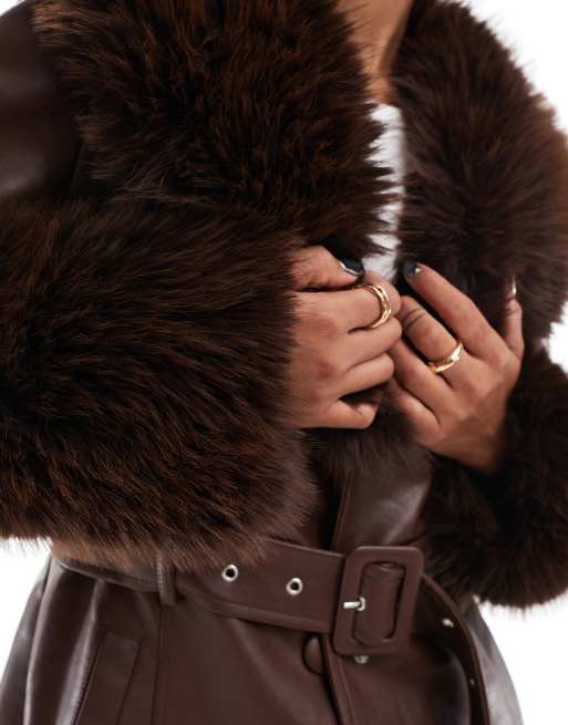 Azalea Wang Kaya Trench-coat en cuir bordé de fausse fourrure