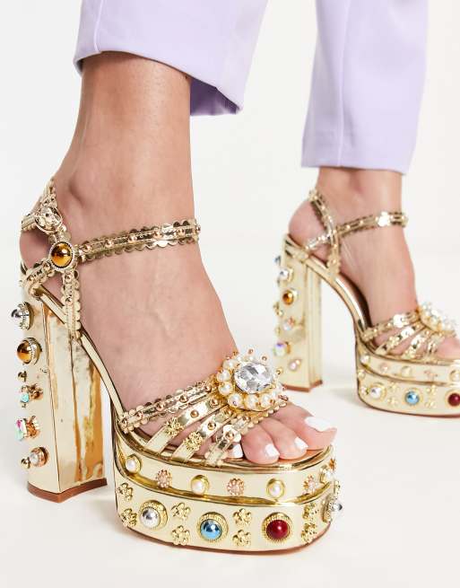 Azalea Wang - Lola - Sandalen met plateauzool en versiering in goud
