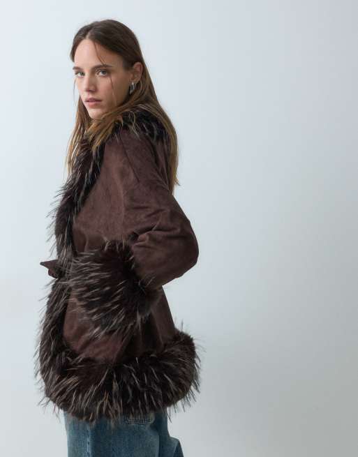 Azalea Wang Maelle faux-fur-Besatz kurzer Mantel in Espresso, 4 von 5