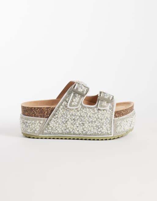 Azalea Wang - Opaline - Sandalias blanco marfil con plataforma plana, hebilla y perlas, 2 de 4