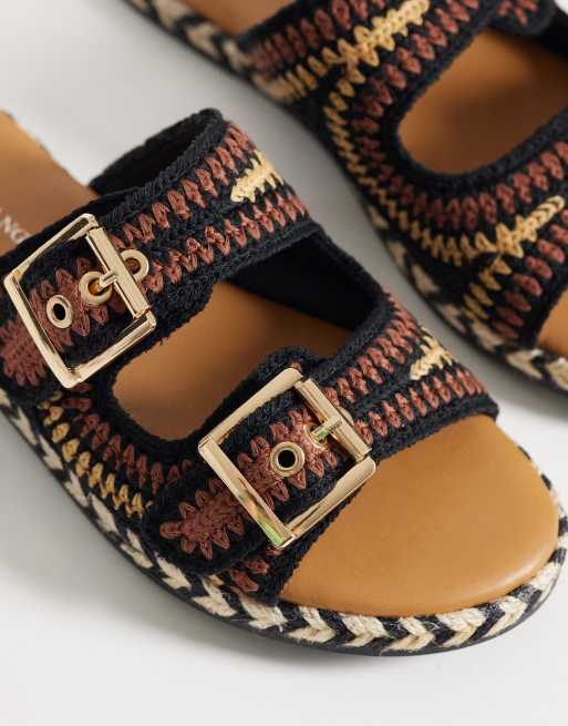 Azalea Wang - Pacorro - Platte geweven sandalen in zwart en bruin, 3 van 4