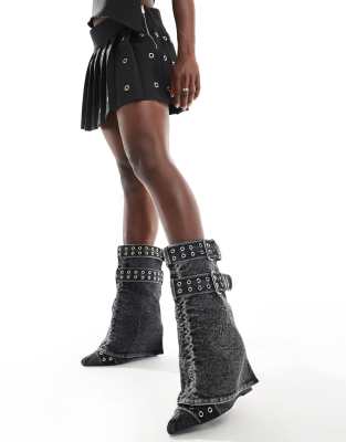 AZALEA WANG Azalea Wang Qistina buckle foldover boots in black denim