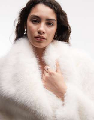 Azalea Wang Regina Faux Fur Coat In White