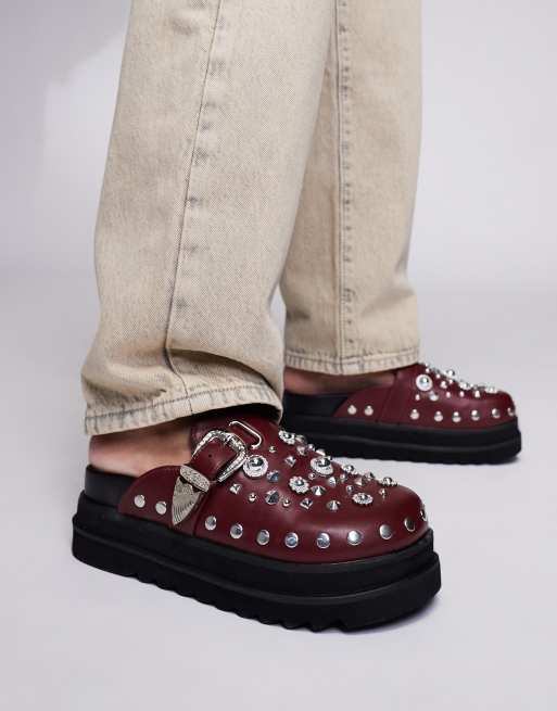 Azalea Wang - Swiftly - Chaussures plates style western avec détails métalliques - Bordeaux, 2 de 4