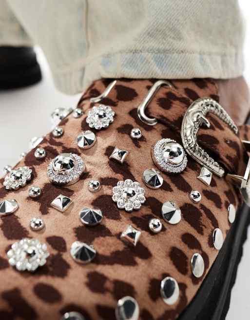 Azalea Wang - Swiftly - Flade western-sko med metaldele og leopardprint, 4 af 4