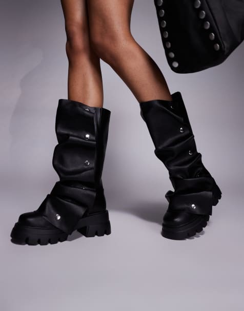 Azalea Wang – Sybel – Svarta boots med nitar och nedvikt design - view 1