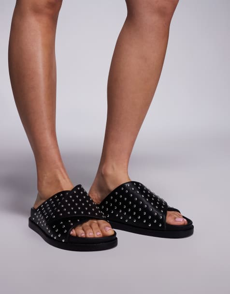 Azalea Wang – Valdis – Sandalen in Schwarz mit überkreuzten Riemen und Nietenbesatz - view 1