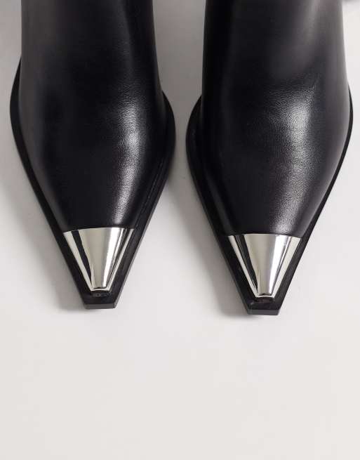 Azalea Wang – Verrill – Svarta cowboyboots med skärp och nitar, 2 av 4