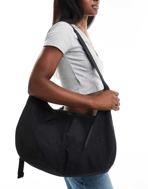 Baggu - 10,5 x 19,5 tommers stor halvmåneformet taske i sort nylon 
