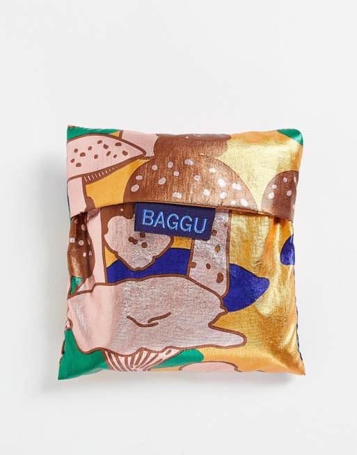 Baggu – Brun toteväska i nylon med metalliskt svampmönster, 4 av 4