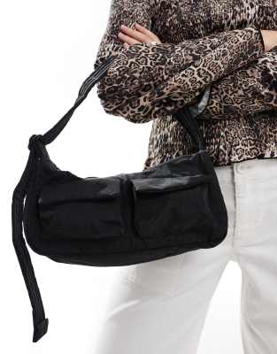 Baggu cargo nylon shoulder bag in black φωτογραφία