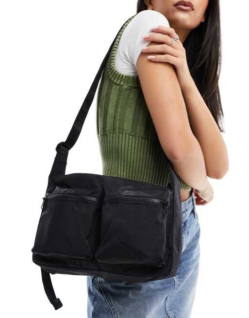 Baggu – Czarna średniej wielkości torebka nylonowa crossbody w stylu cargo