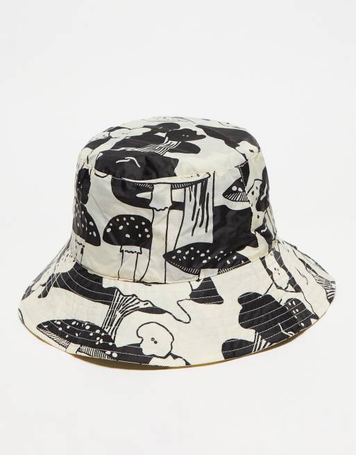Baggu – Czarno-biały festiwalowy kapelusz typu bucket we wzór grzybów