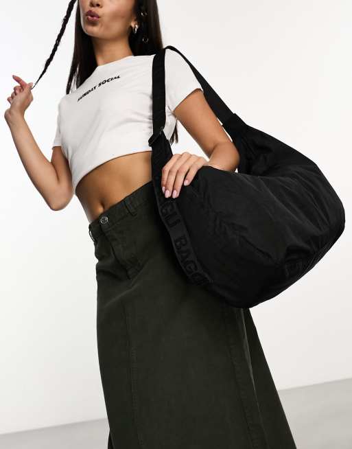 Baggu – Duża nylonowa torba crossbody w kształcie półksiężyca w kolorze czarnym o wymiarach 10,5