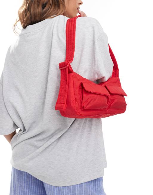 Baggu – Jaskrawoczerwona nylonowa torebka na ramię w stylu cargo, 4 z 4