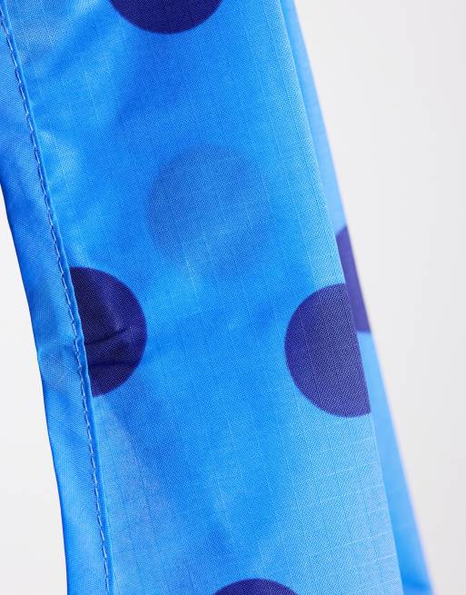 Baggu nylon shopper-taske i blå og sort polkaprikket, 3 af 4