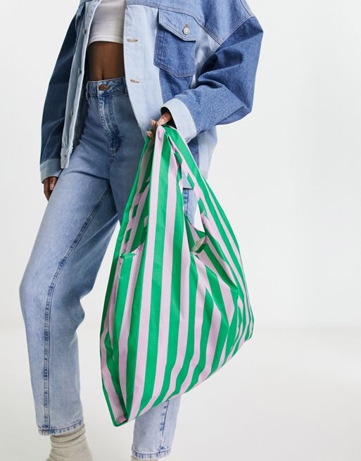 Baggu – Standard-Einkaufstasche aus Nylon mit gestreiftem Markisen-Design  in Grün-Rosa