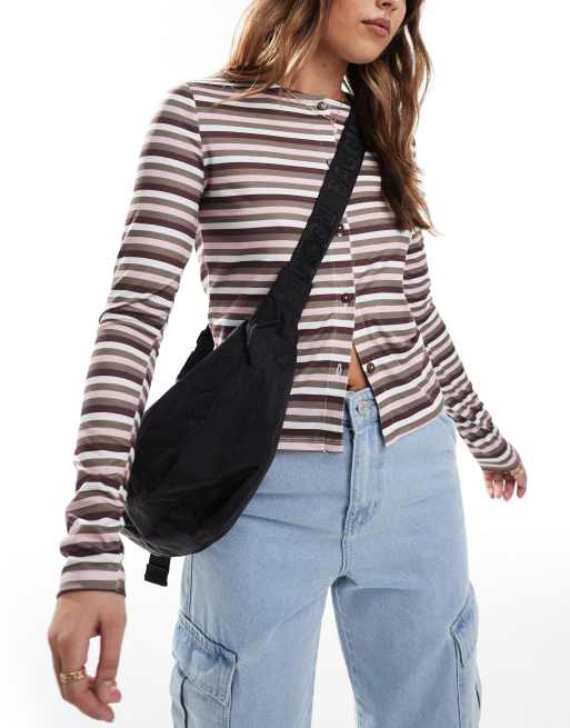 Baggu – Svart, halvmåneformad, mellanstor väska i nylon på 8'' x 13,75'' 