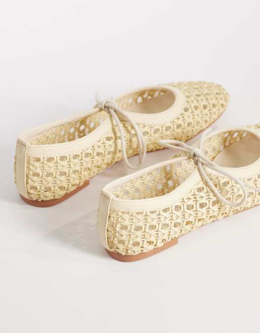 Bailarinas beis con diseño entretejido de Glamorous Wide Fit, 4 de 4