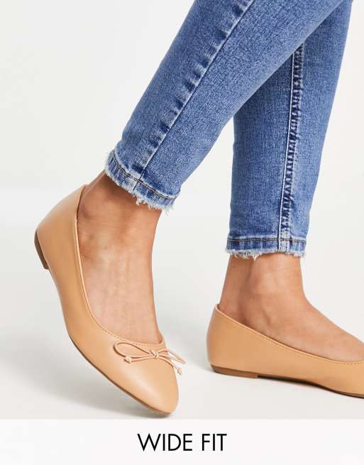 Bailarinas beis con puntera redonda de Truffle Collection Wide Fit