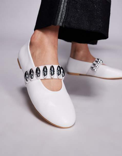 Bailarinas blancas con detalles de metal Harmonica de Public Desire Wide Fit - view 1