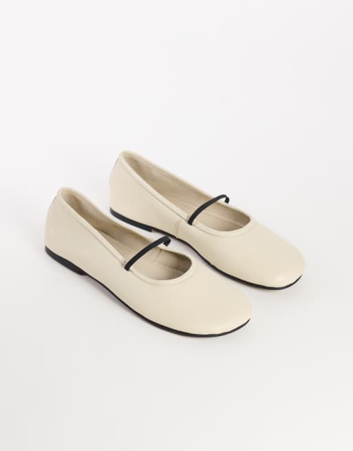Bailarinas blanco hueso planas con puntera redonda de cuero Bella de Topshop, 2 de 4