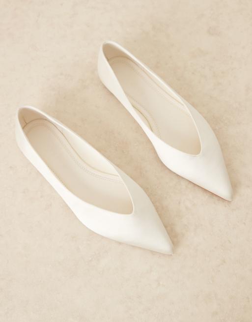 Bailarinas blanco marfil con puntera fina de satén Ludo de ASOS DESIGN, 2 de 4