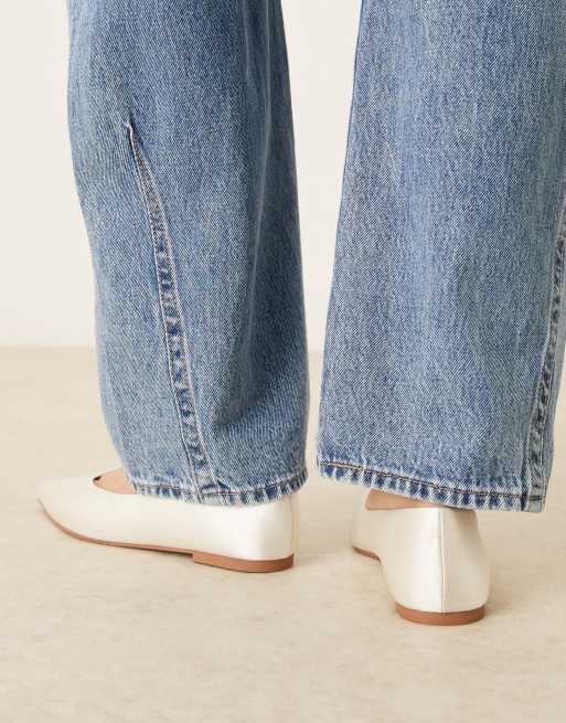 Bailarinas blanco marfil con puntera fina de satén Ludo de ASOS DESIGN, 4 de 4