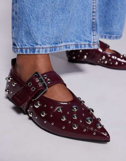 Bailarinas burdeos estilo merceditas con detalle de tachuelas y