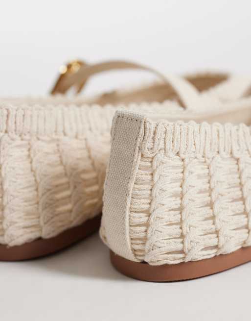 Bailarinas color crema estilo merceditas de croché Leah de ASOS DESIGN Wide Fit, 3 de 4