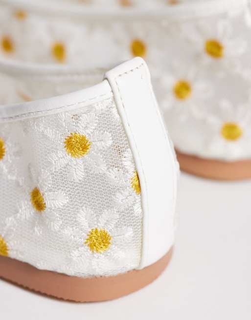 Bailarinas de malla con margaritas bordadas Dainty de Public Desire, 4 de 4