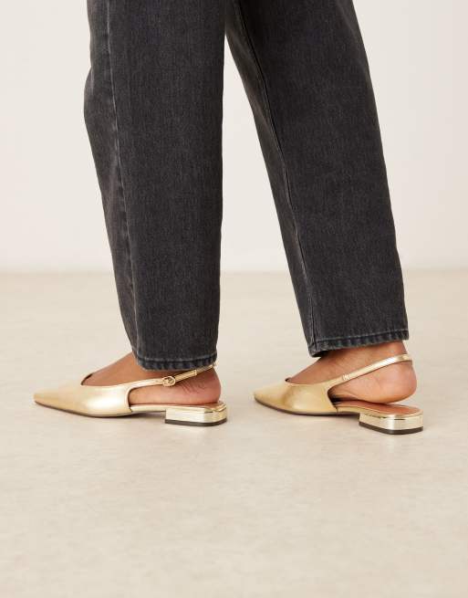 Bailarinas doradas destalonadas Logan de ASOS DESIGN Wide Fit, 2 de 4