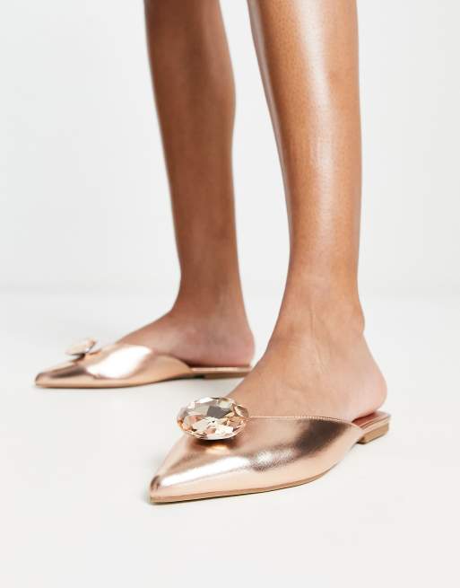 Bailarinas doradas tipo mules con adorno Las Vegas de ASOS DESIGN 