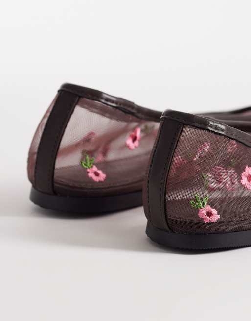 Bailarinas marrón chocolate con bordado floral de malla Lawn de ASOS DESIGN, 3 de 4