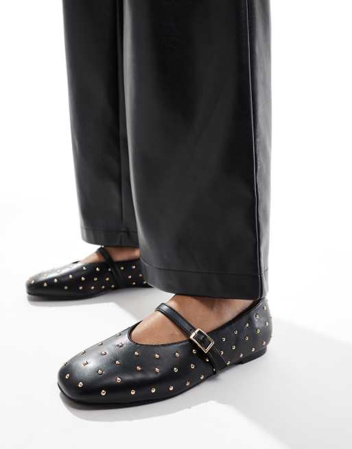Bailarinas negras con detalle de tira y tachuelas Dorina de Public Desire Wide Fit