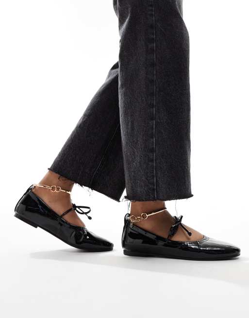 Bailarinas negras con detalle fruncido, tobillera extraíble y detalle de lazo Abbie de SIMMI London