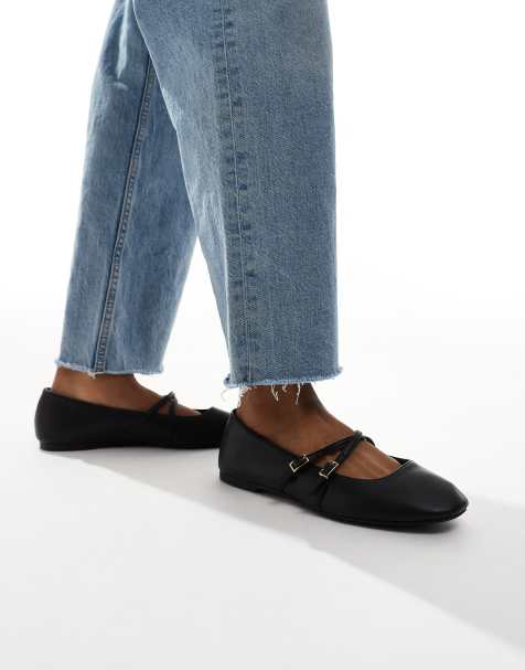 Bailarinas negras con diseño de tiras cruzadas de New Look Wide Fit - view 1
