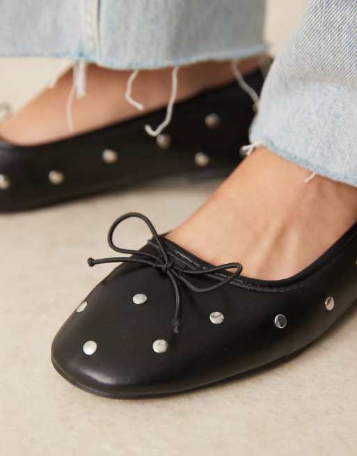Bailarinas negras con empeine alto y tachuelas Lynette de ASOS DESIGN Wide Fit, 4 de 4