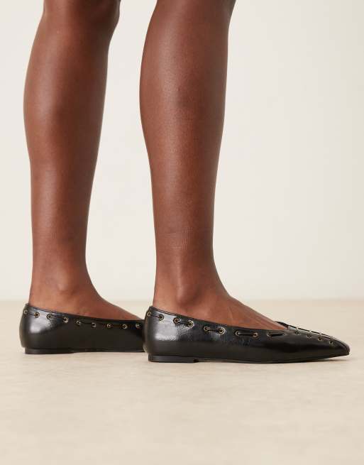 Bailarinas negras con puntera cincelada y detalle de ojales Lachlan de ASOS DESIGN, 4 de 4