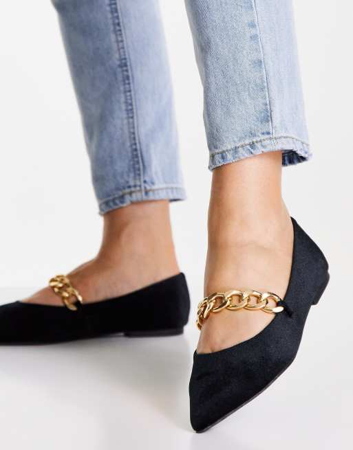 Bailarinas negras en punta de terciopelo con detalle de cadena Lise de ASOS DESIGN, 3 de 4